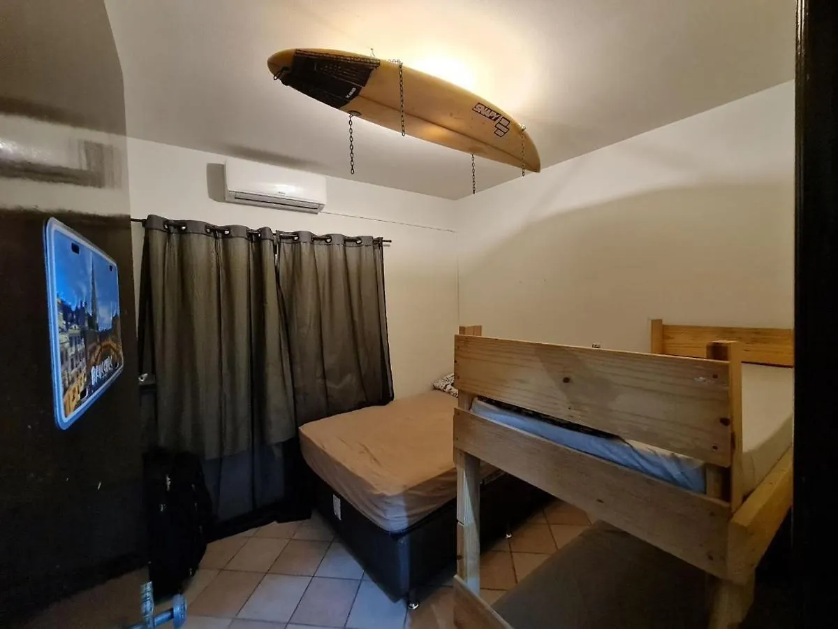 Quarto em Acomodações Particulares Nômades Beach House Balneário Camboriú Brasil